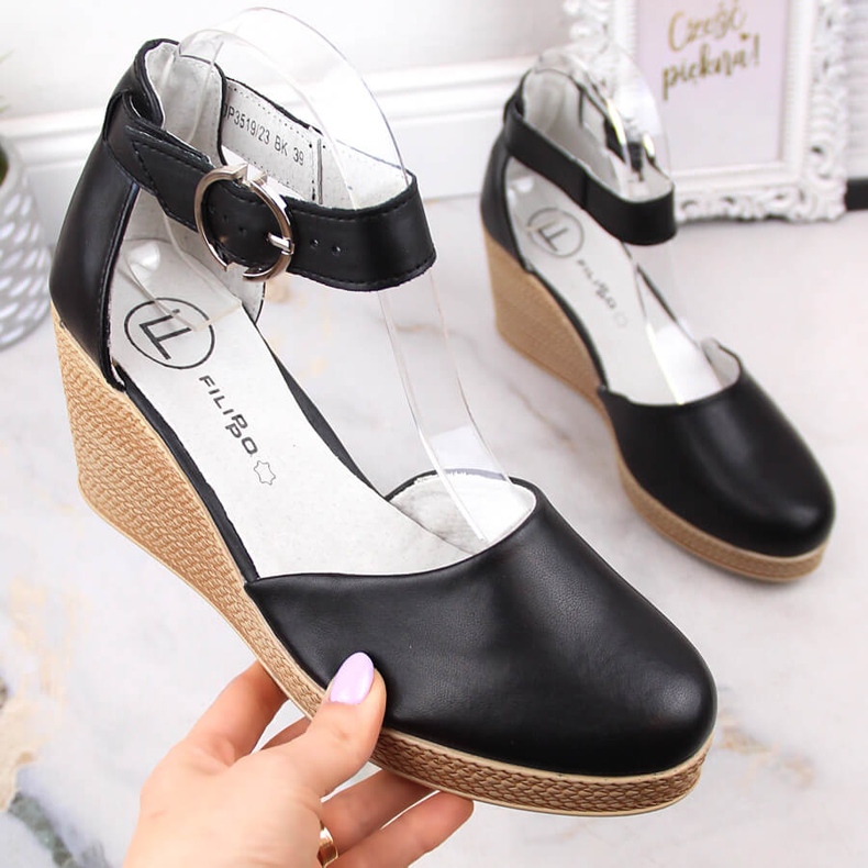 Kilsandaler i svart läder för kvinnor Filippo DS3519 1