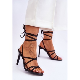 Kvinnors bundna sandaler på en hög klack Svart Meya 2