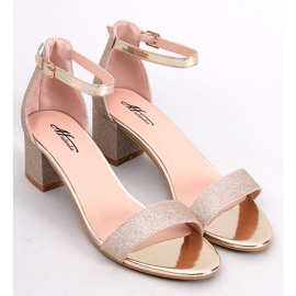 Costello Gold sandaler med klackar gyllene 1