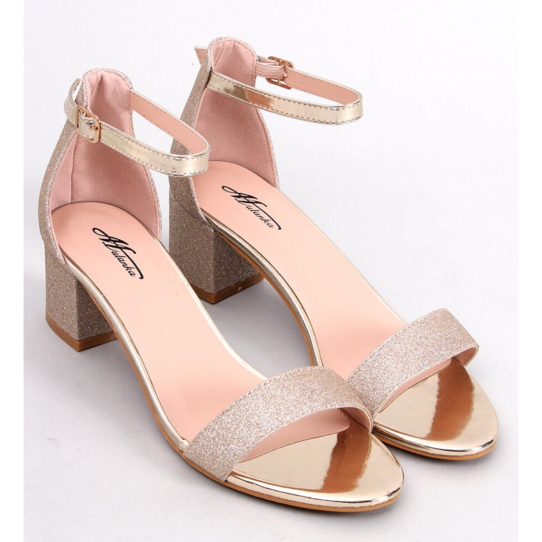 Costello Gold sandaler med klackar gyllene 1