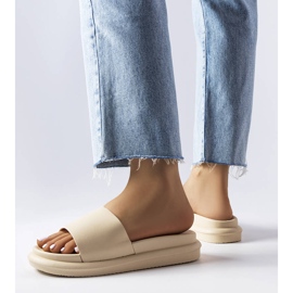 Beiga tofflor på plattformen beige 2