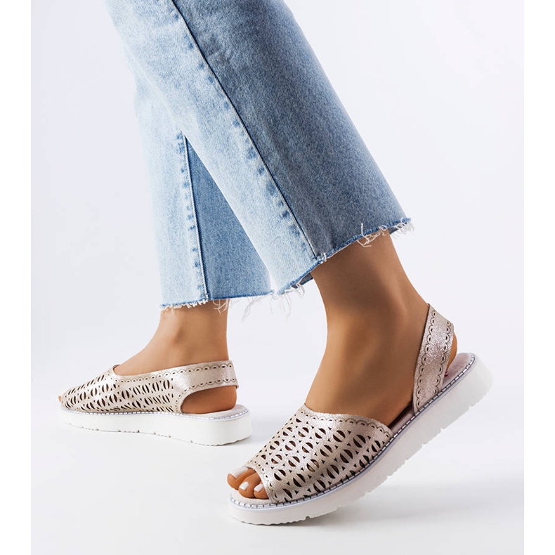 Regniga silvergenombrutna sandaler 2