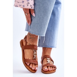 Platta sandaler för kvinnor med ett dekorativt band Brunt bär 1