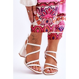 Lädersandaler På En Vit Florentina-klack 1