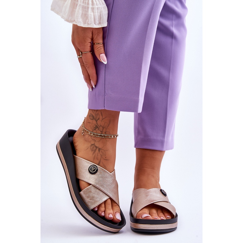 Vinceza Brooklyn-tofflor med guldprydd plattform för kvinnor gyllene 1