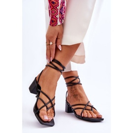 Knutna svarta sandaler Höga klackar Flip Flops Secret Love 2