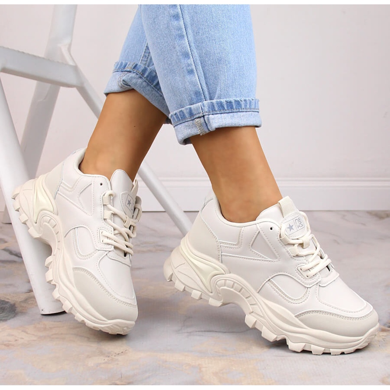 Damsportskor på den beige eVento 5465-plattformen 1