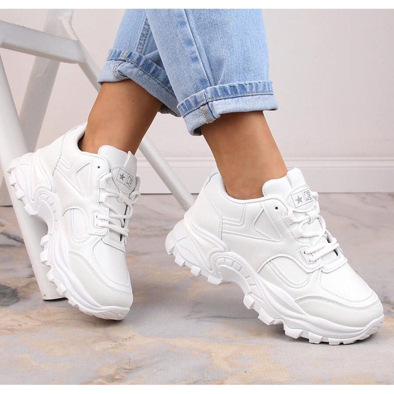 Damsportskor på plattformen vita eVento 5465 1