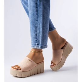 PA1 Beige sandaler med hög kil från Bourdette 1