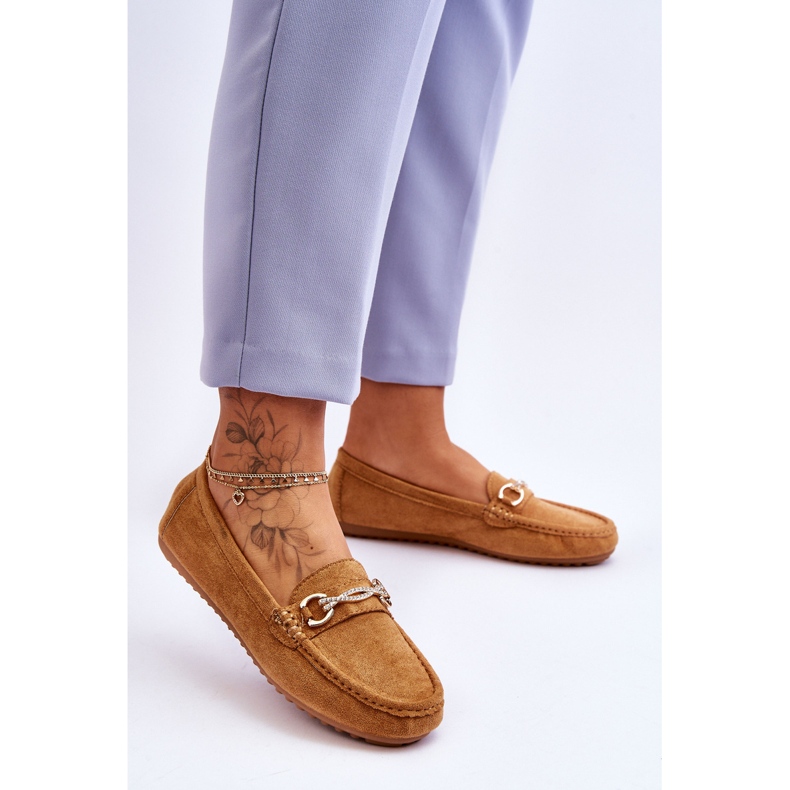 Klassiska Loafers i mocka med Camel Amera-utsmyckning brun 2