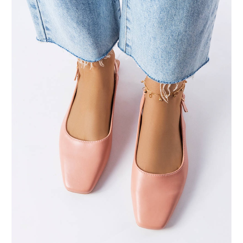 Rosa sandaler med stängd tå 1