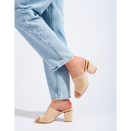 Vinceza beige mulor på stolpen 2