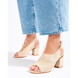 Högklackade beige mockasandaler från Vinceza 2