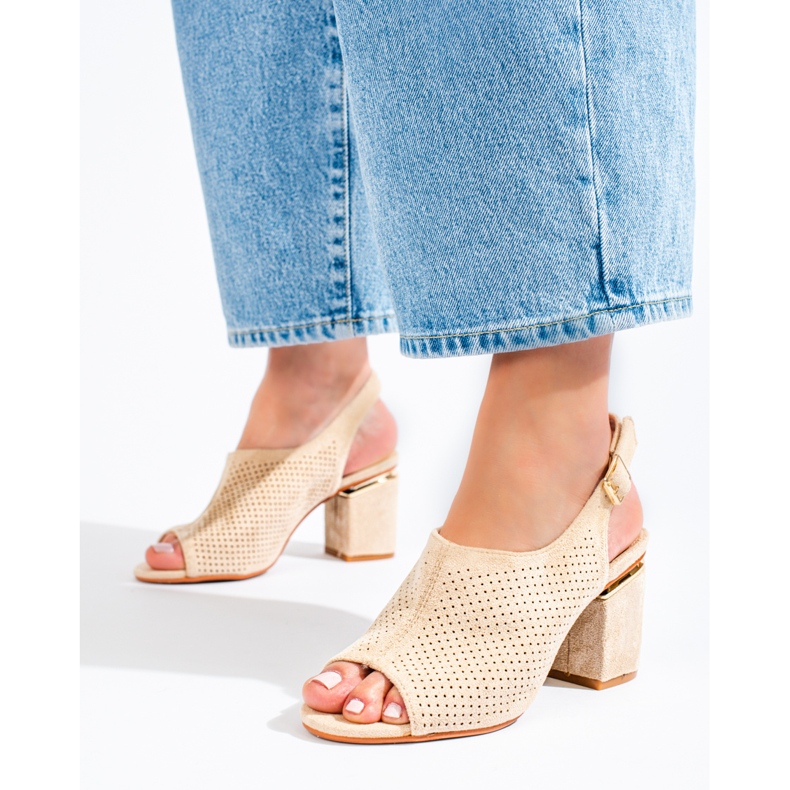 Högklackade beige mockasandaler från Vinceza 2