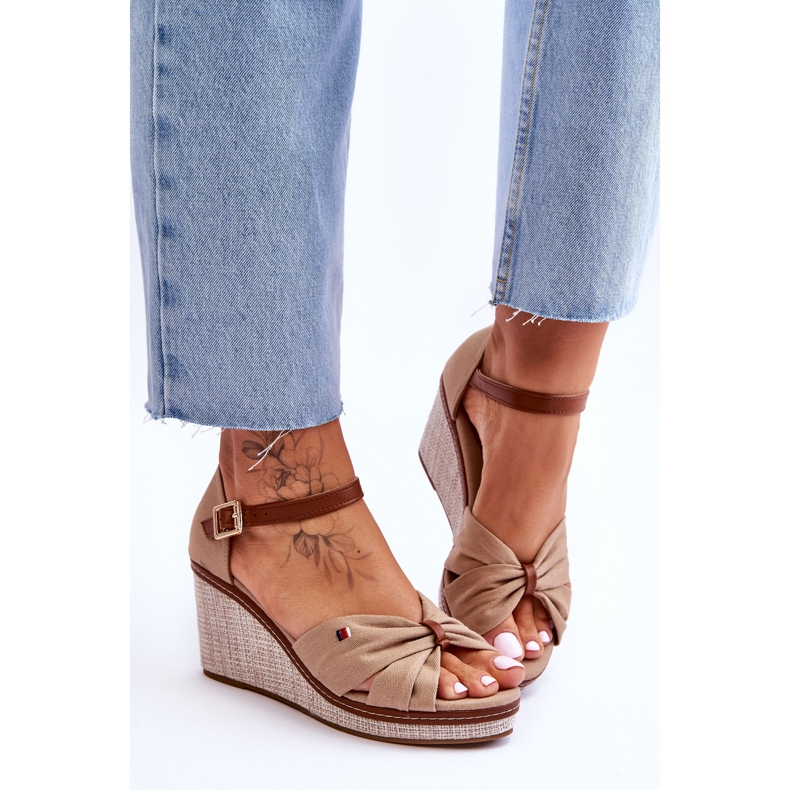 PS1 Damsandaler på en flätad kil Mörkbeige Judith 1