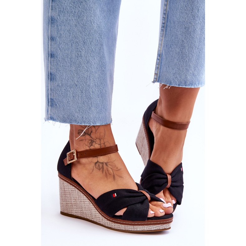 PS1 Damsandaler På En Flätad Kil Svart Judith 1