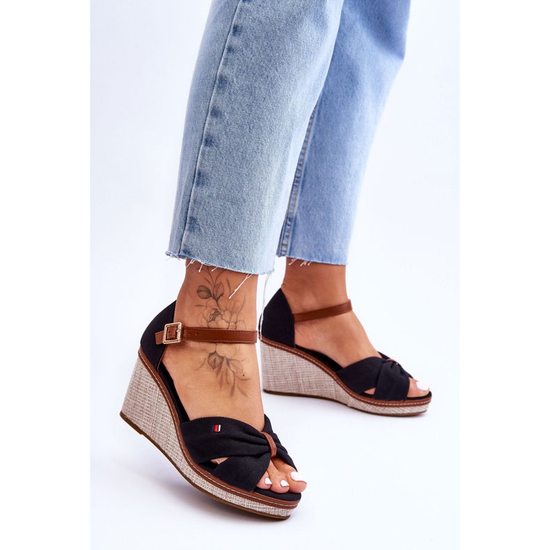 PS1 Damsandaler På En Flätad Kil Svart Judith 2