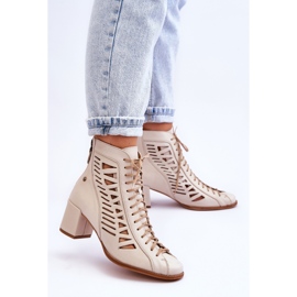 Genombrutna läderstövlar Maciejka 05508-22 Ljus beige 2