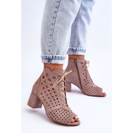 Mockastövlar med genombrutna mönster Maciejka 05966-10 Mörkbeige 2