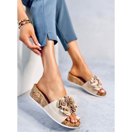 BM Kilsandaler med blommor från Peluso Beige 1