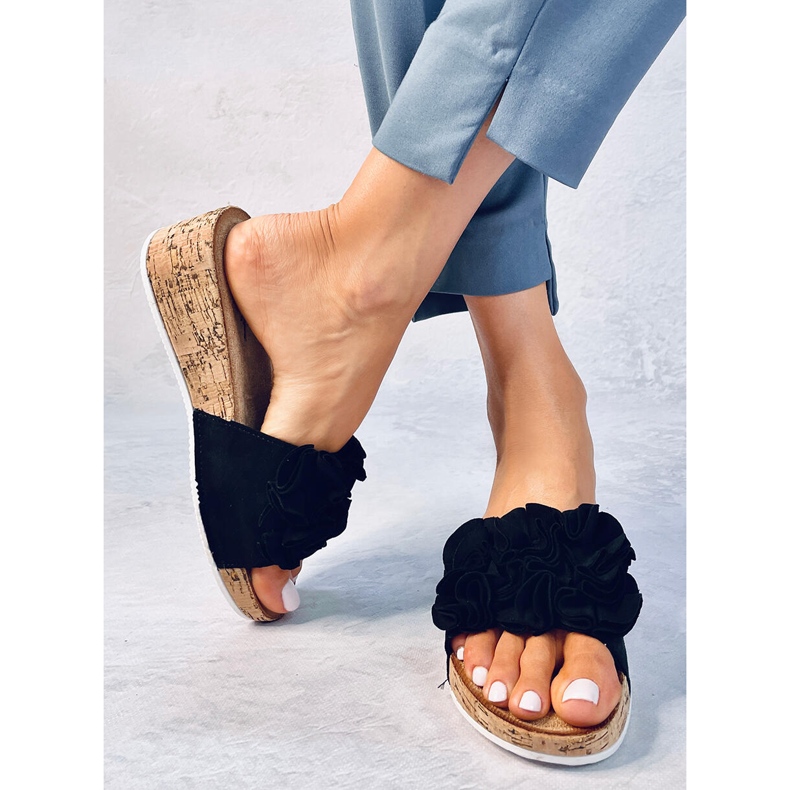 BM Kilsandaler med blommor från Peluso Black svart 1