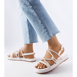 Vita flätade sandaler från Burwell 1