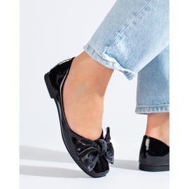 Shelovet svartlackade ballerinor med rosett 1