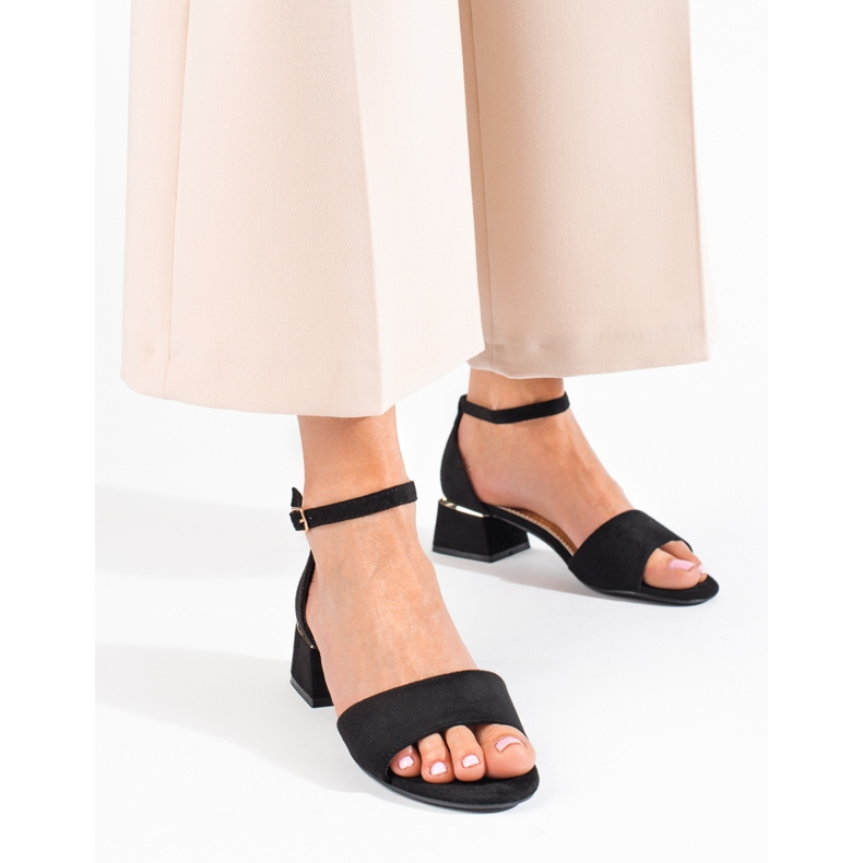 Shelovet Svarta sandaler med låg klack 1