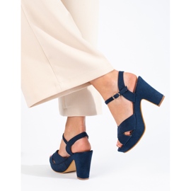 Marinblå sandaler med klack från Shelovet 1