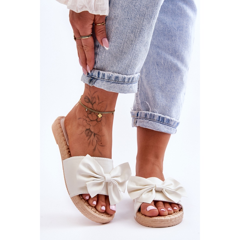 FK1 Fashionabla damtofflor med en vit Estera rosett 1