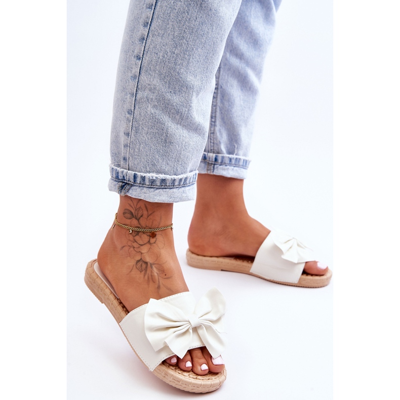 FK1 Fashionabla damtofflor med en vit Estera rosett 2