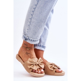 FK1 Fashionabla damtofflor med en beige Estera-rosett 1