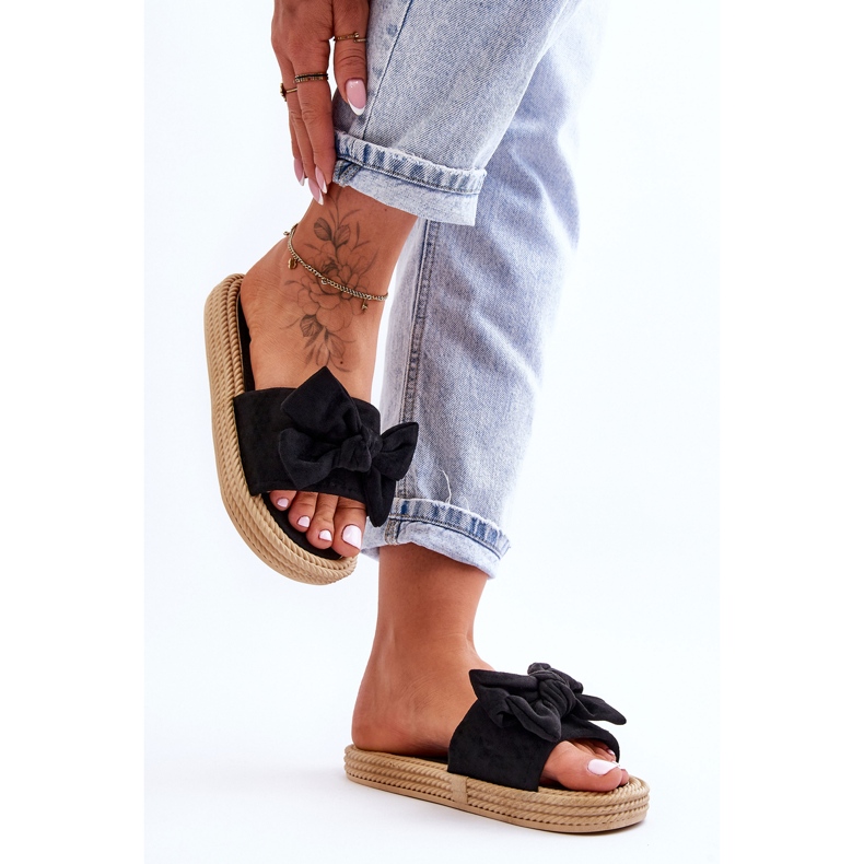 FK1 Damtofflor i mocka med rosett svart staket 1