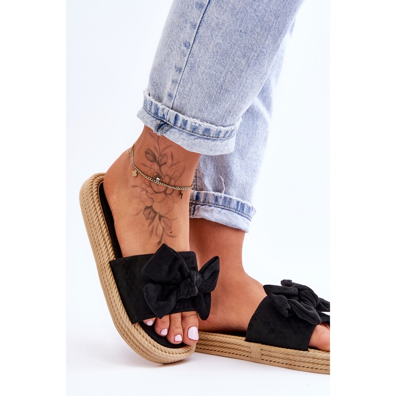 FK1 Damtofflor i mocka med rosett svart staket 2