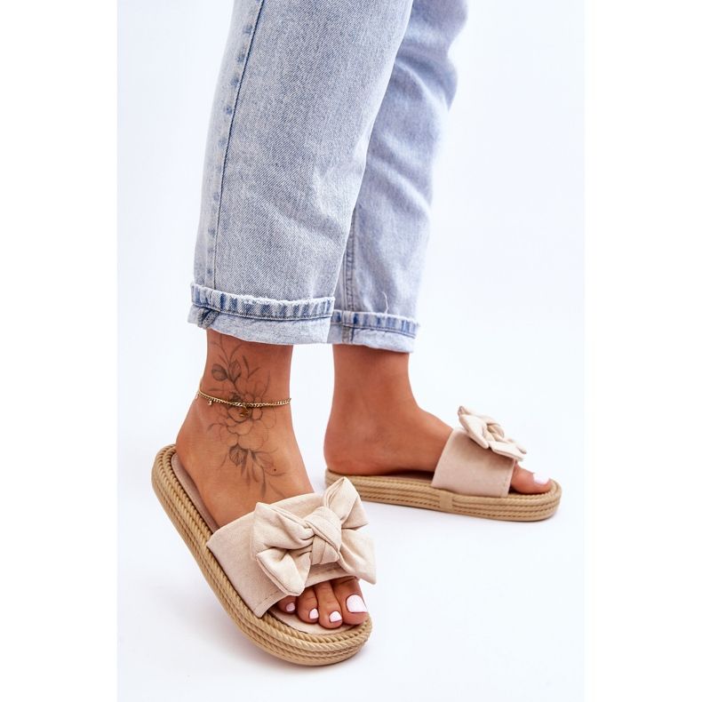 FK1 Damtofflor i mocka med rosett beige staket 2